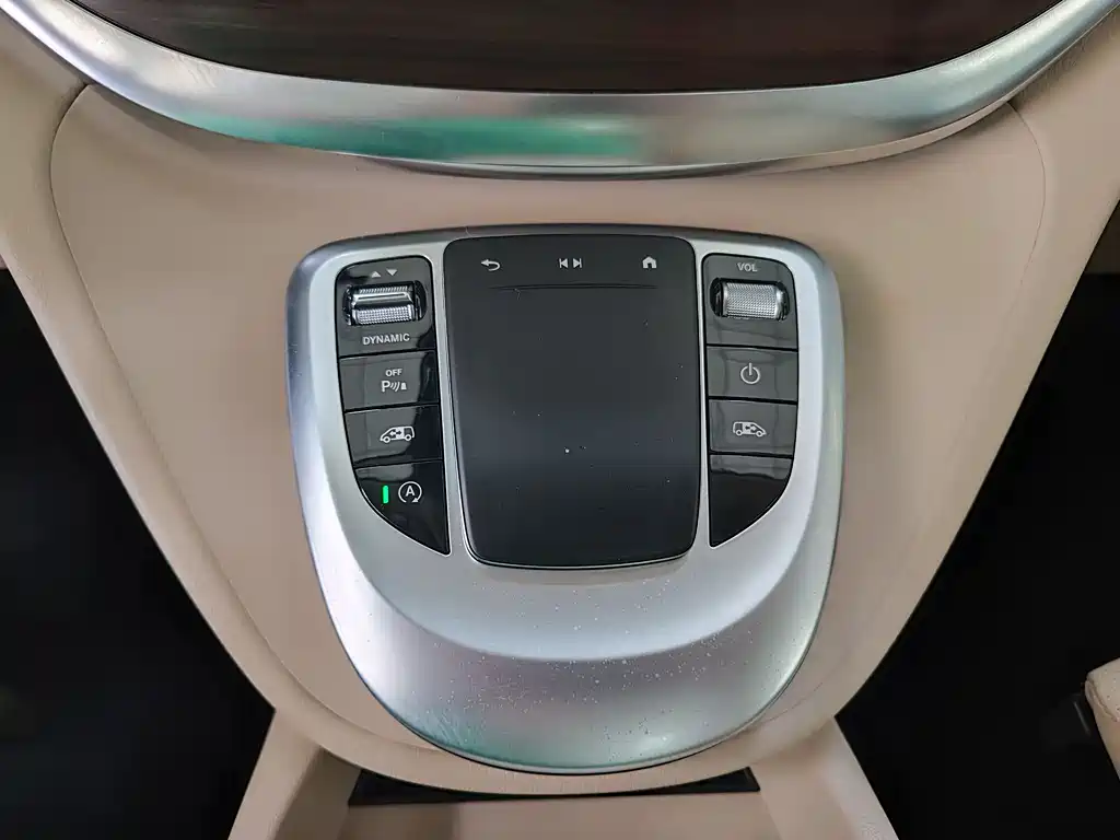 Mercedes-Benz V-Class 2023 — фото 15
