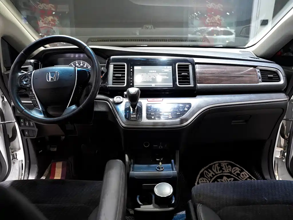 Honda Elysion 2018 — фото 13
