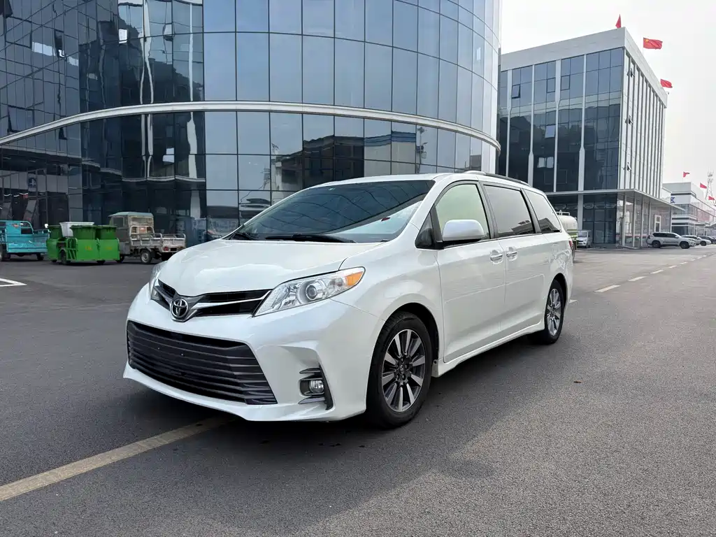 Toyota Sienna 2019 — фото 2