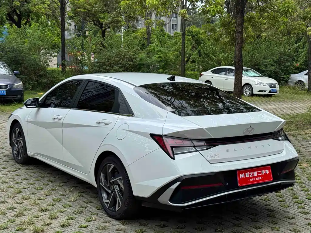 Hyundai Elantra 2023