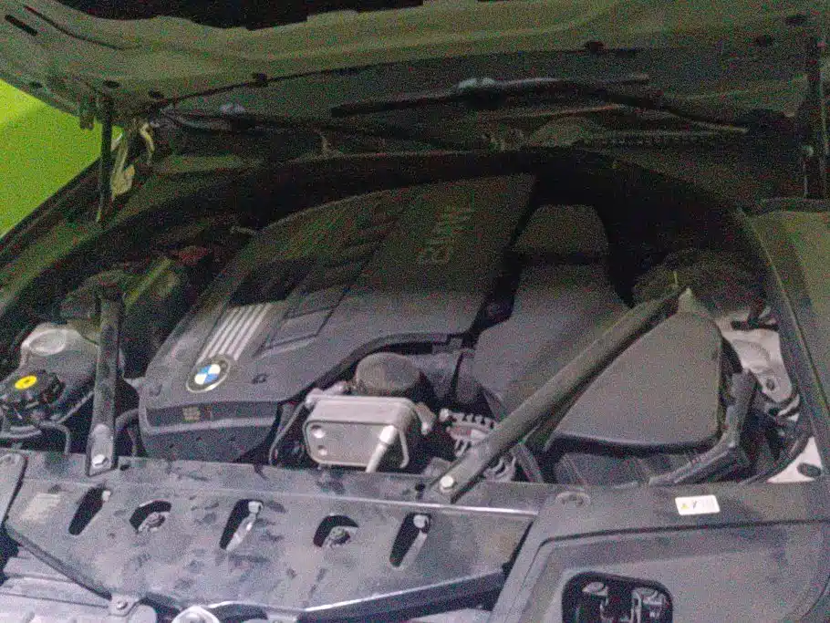 BMW 5 Series 2012 — фото 10