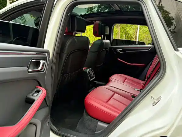 Porsche Macan 2025