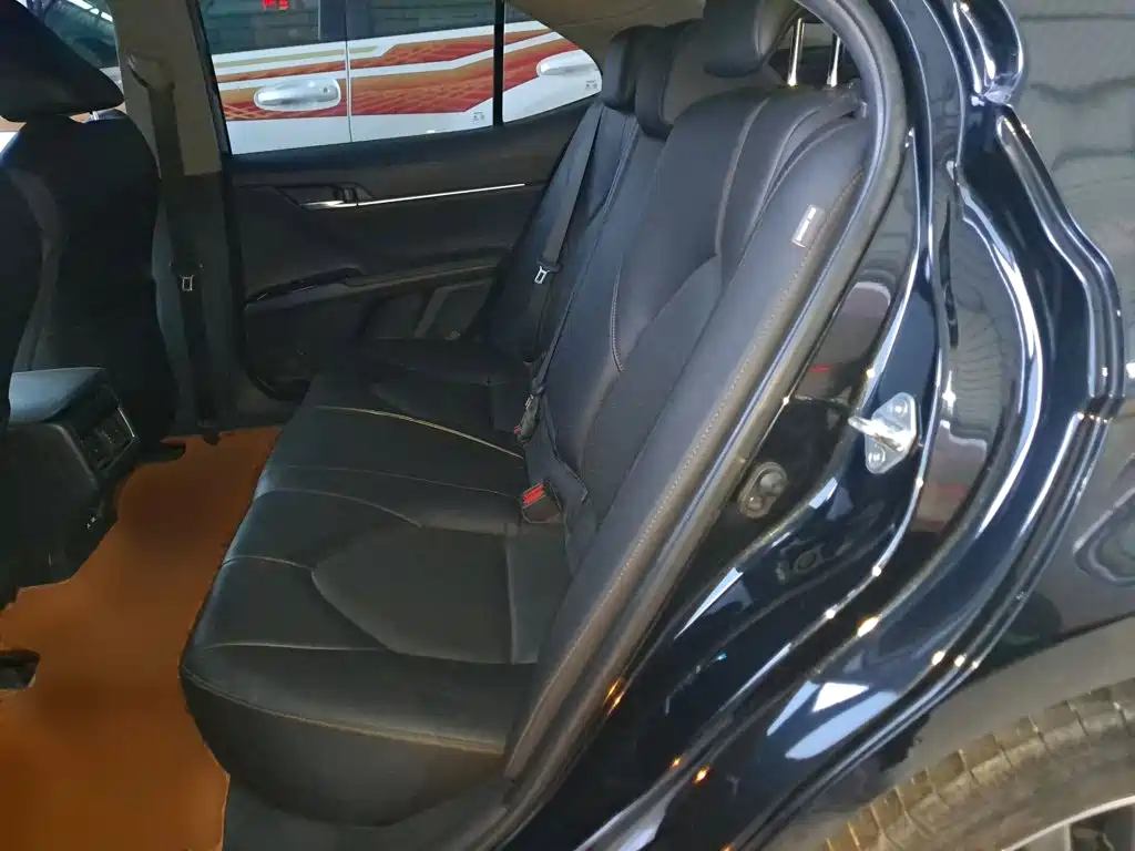Toyota Camry 2023 — фото 14
