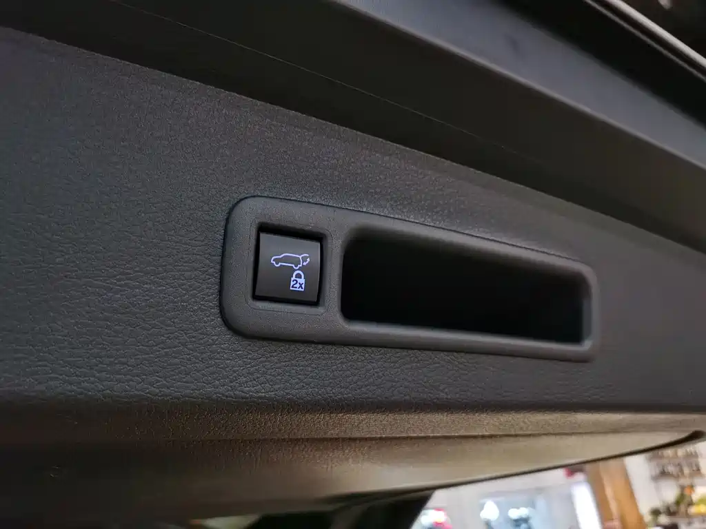 Toyota Sienna 2023 — фото 15