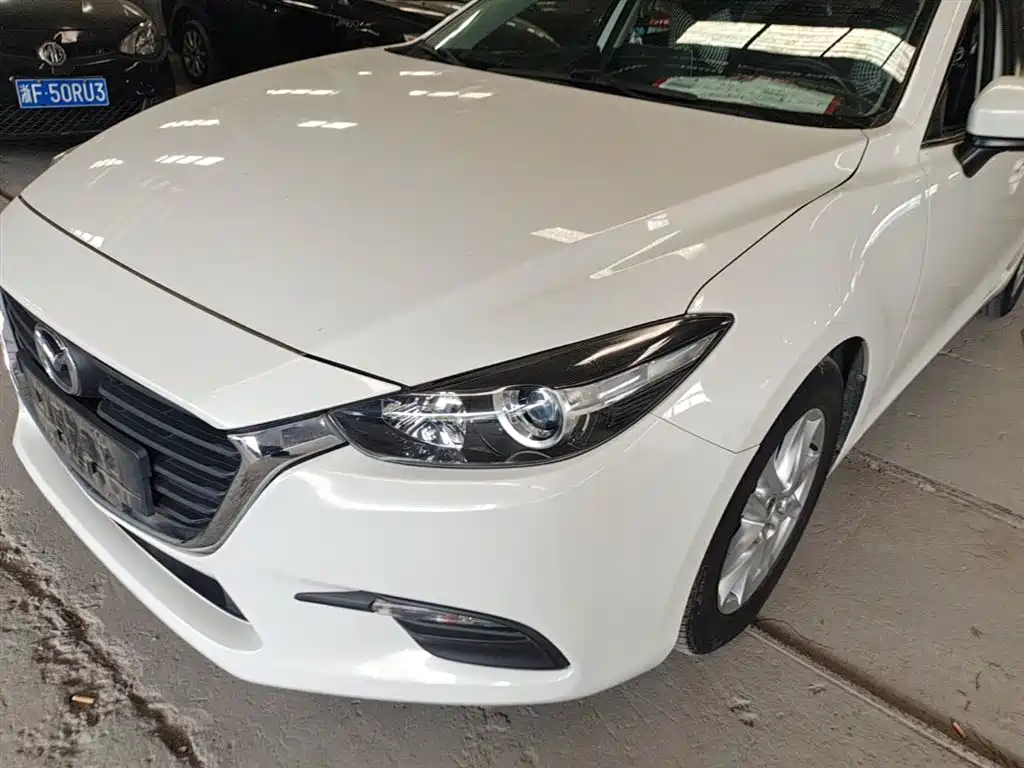 Mazda 3 Axela 2018 — фото 24