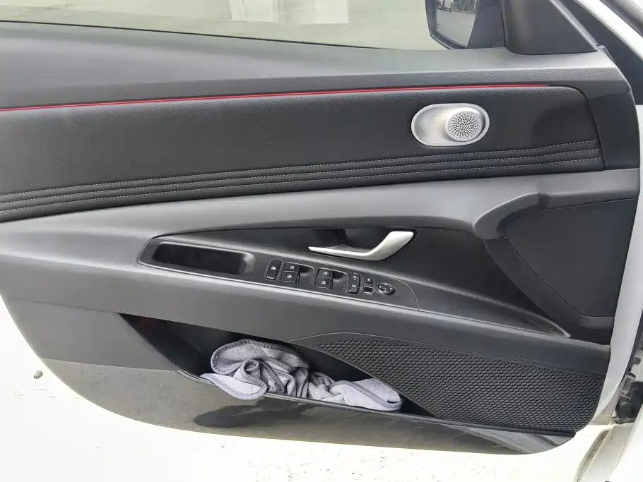 Hyundai Elantra 2025