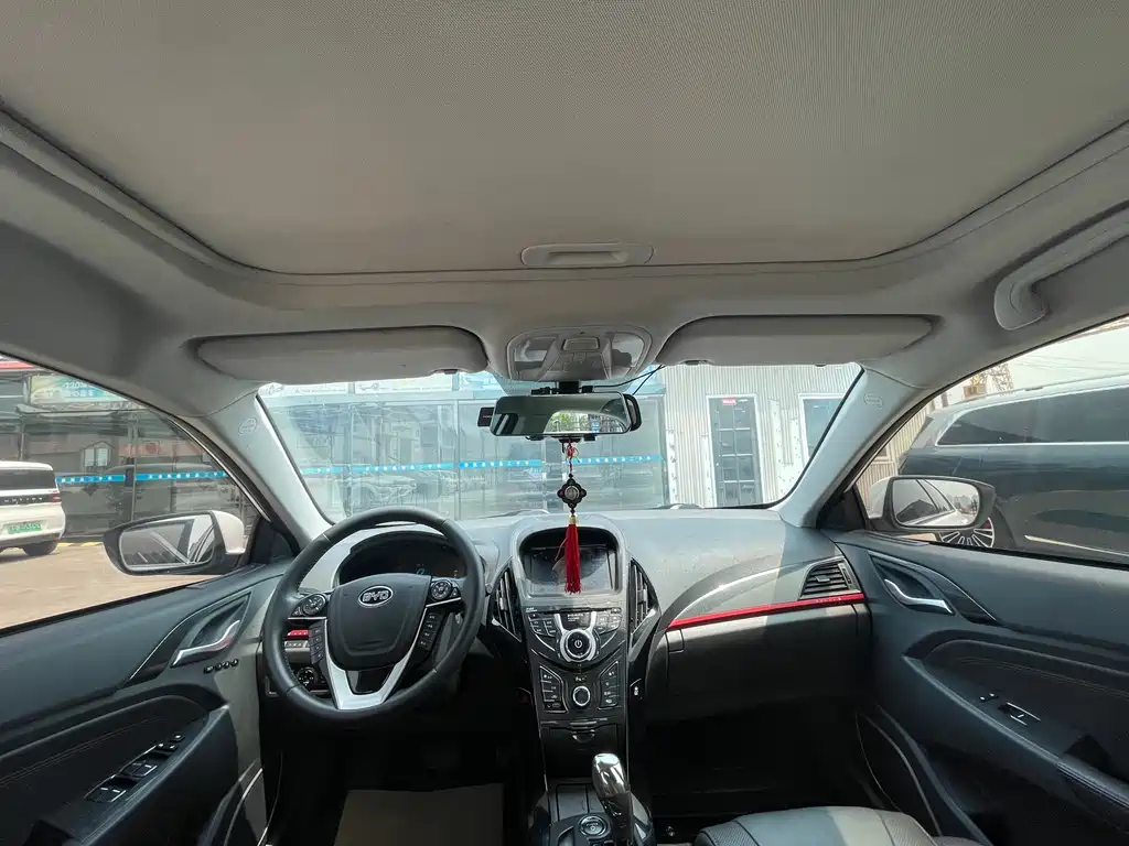 BYD Qin NEV 2015 — фото 10