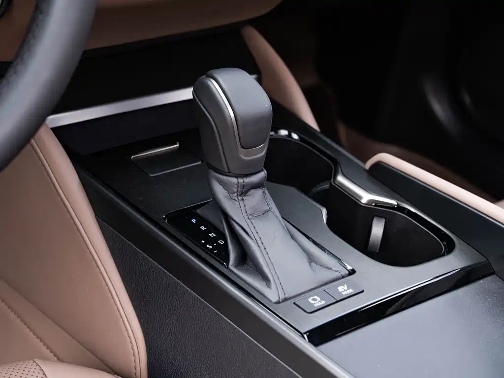 Lexus ES 2025 — фото 15