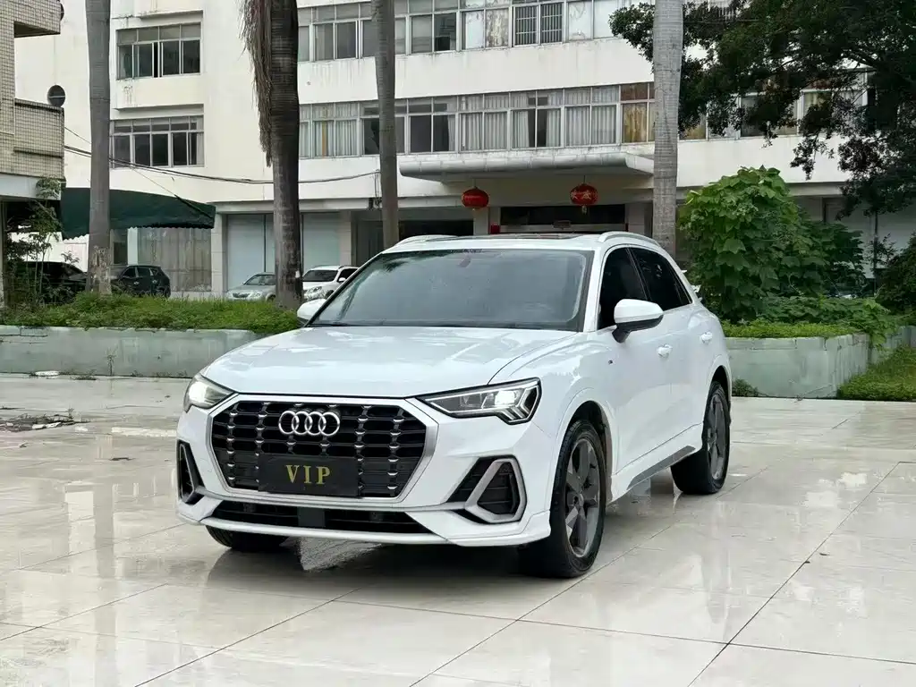 Audi Q3 2020 — фото 1