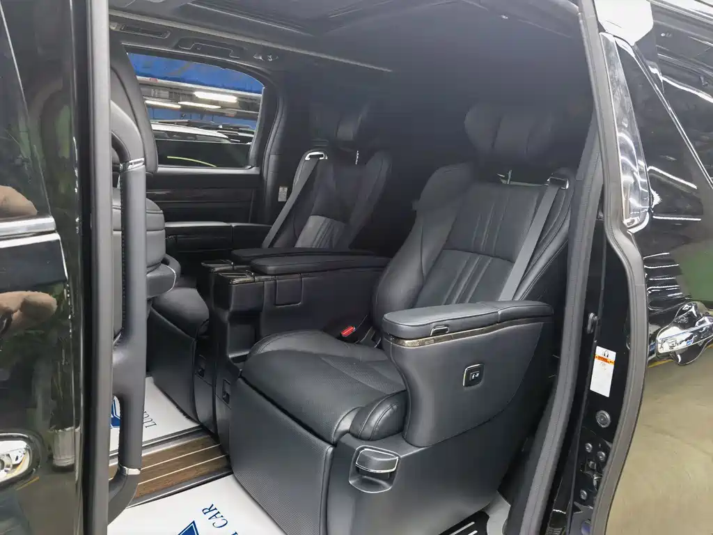 Toyota Vellfire 2021 — фото 10