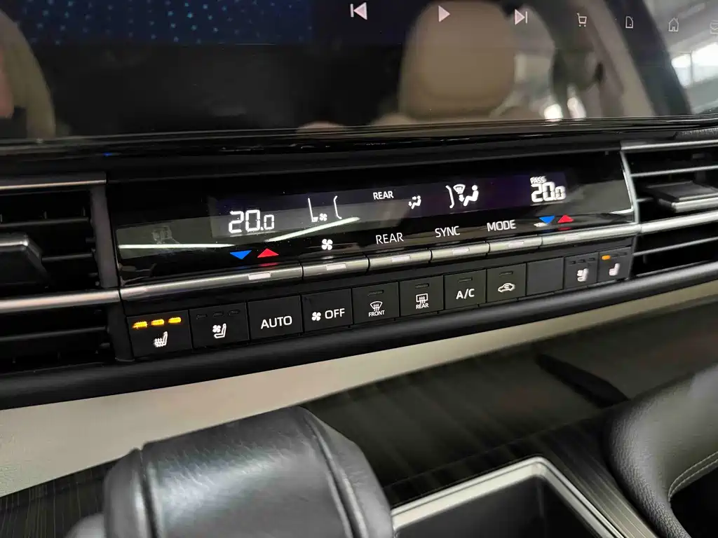 Toyota Sienna 2023 — фото 10