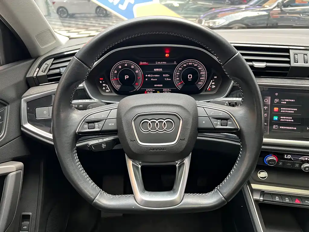 Audi Q3 2022 — фото 12