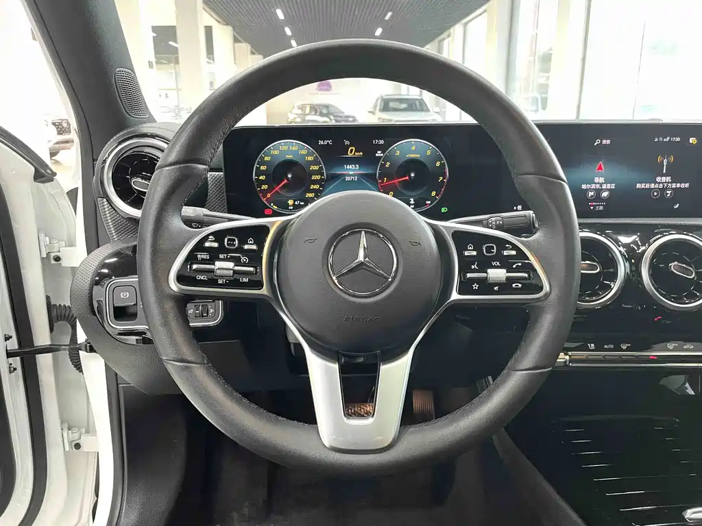 Mercedes-Benz A-Class 2023 — фото 8