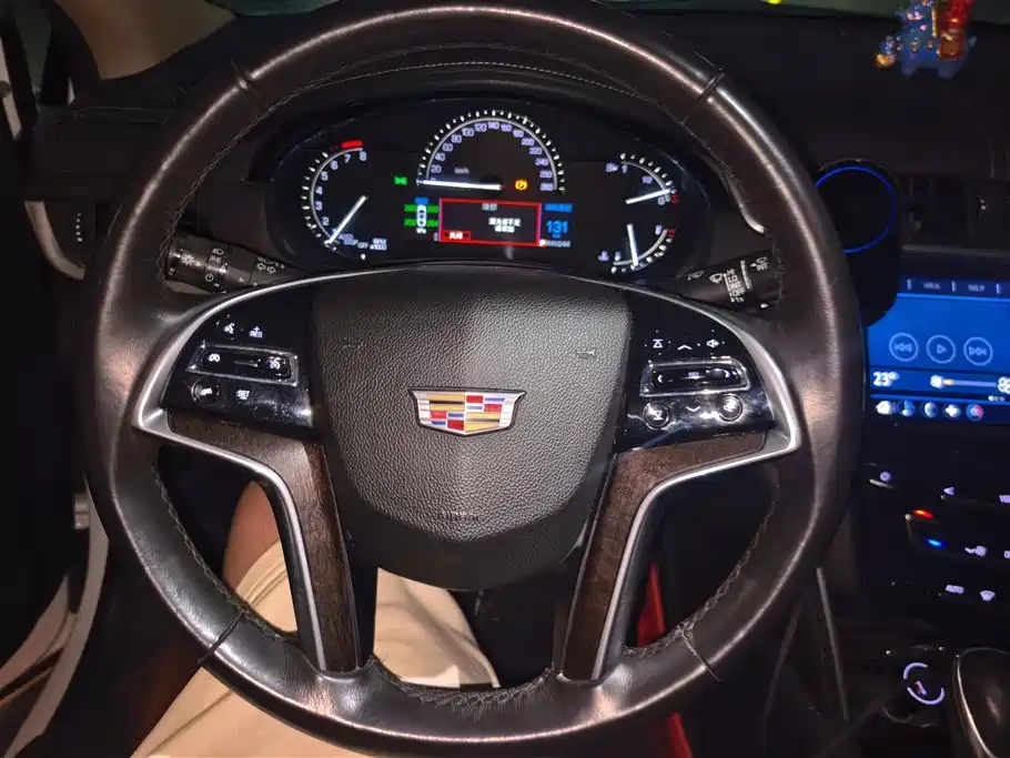 Cadillac XTS 2018 — фото 15
