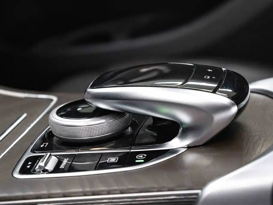 Mercedes-Benz GLC 2016 — фото 32