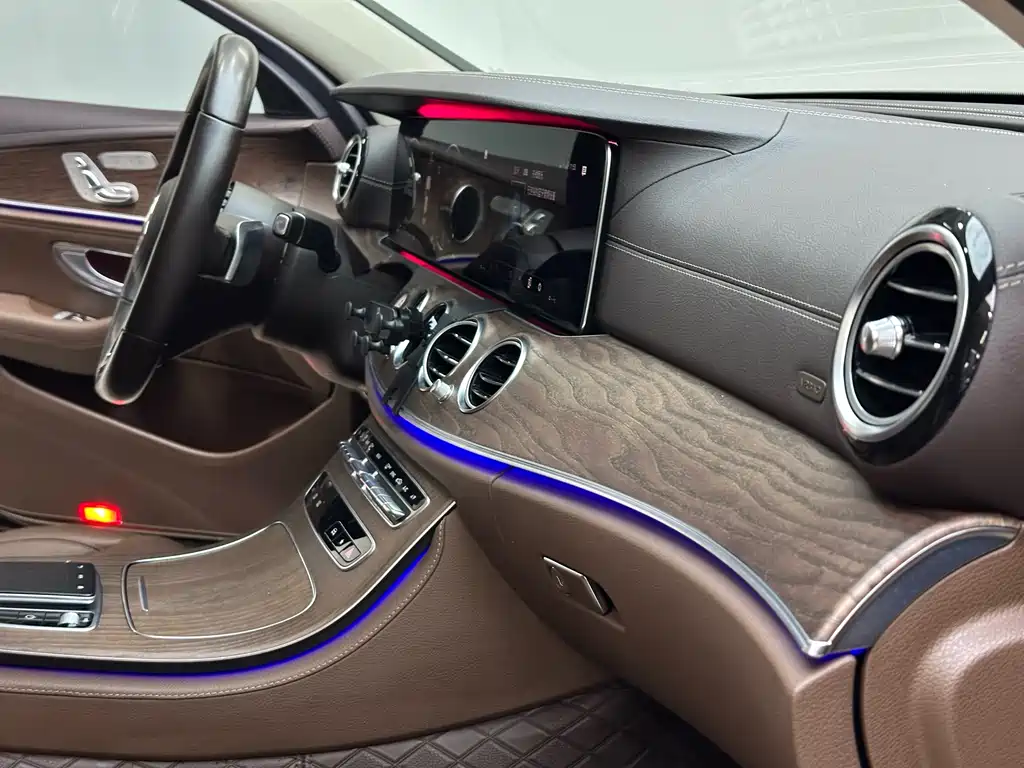 Mercedes-Benz E-Class 2021 — фото 13