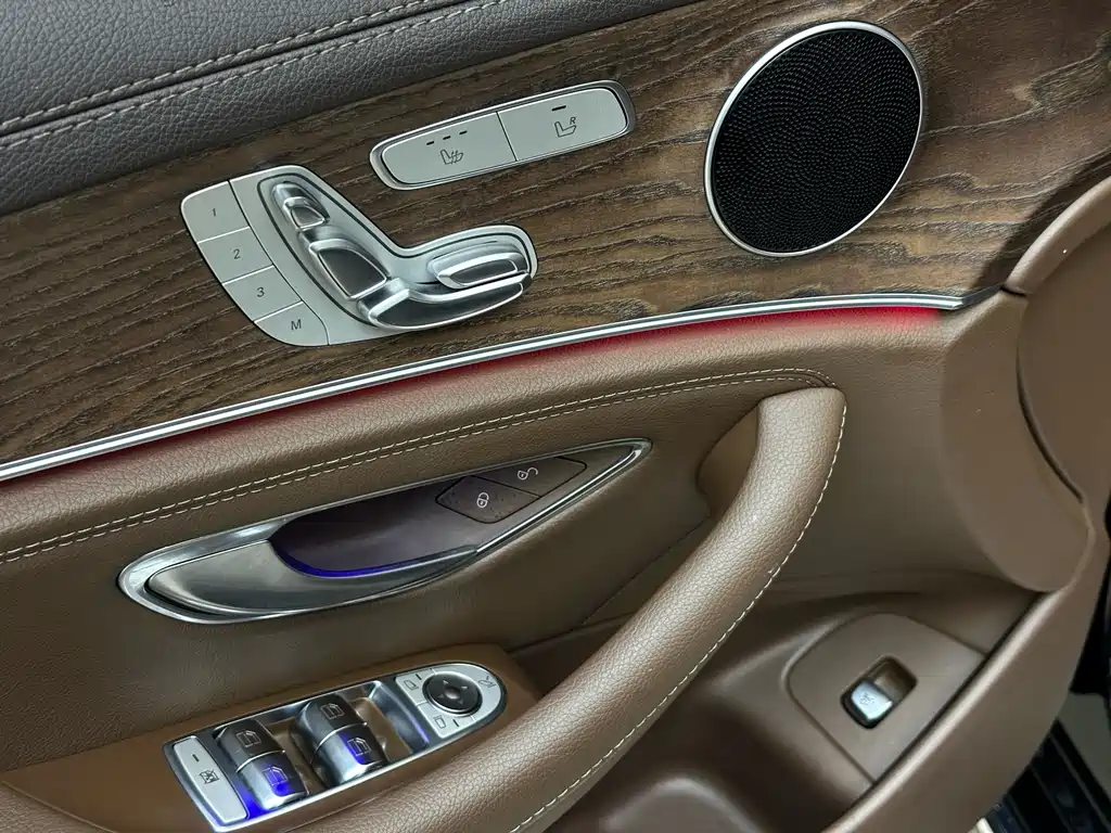 Mercedes-Benz E-Class 2021 — фото 23