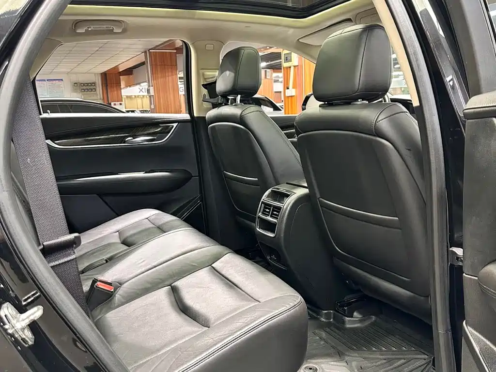 Cadillac XT5 2018 — фото 18