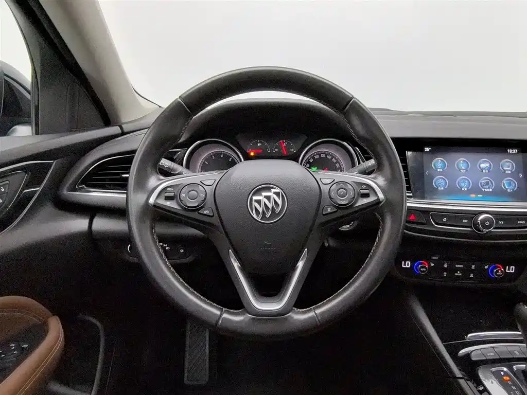 Buick Regal 2020 — фото 11