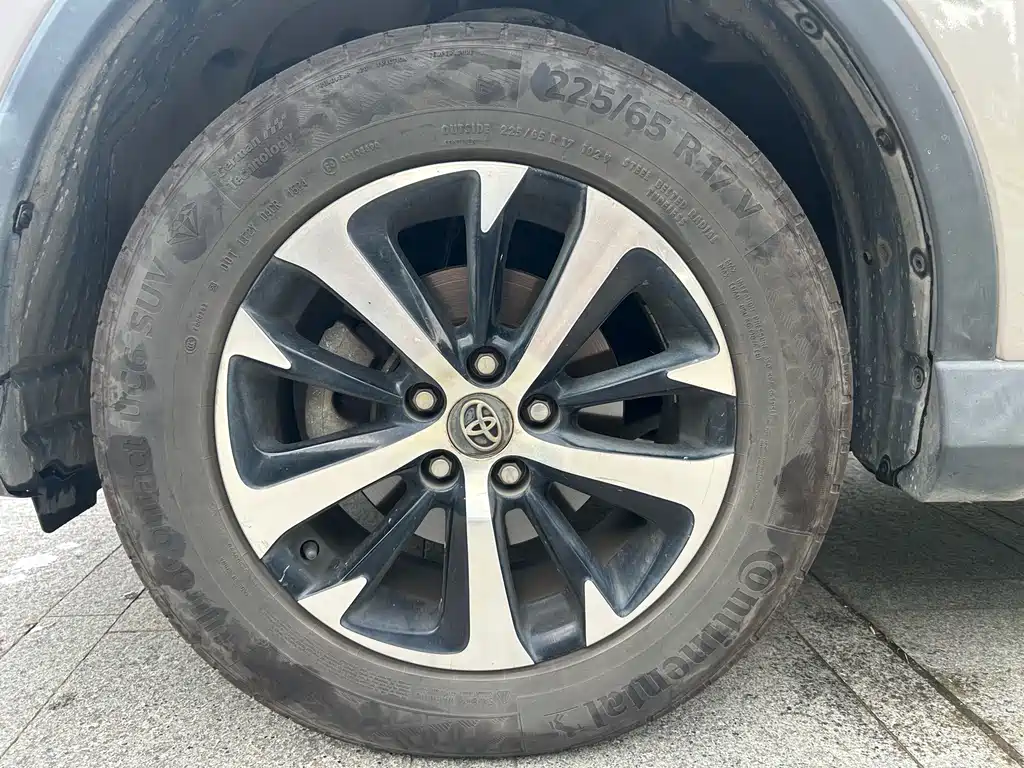 Toyota RAV4 2016 — фото 14