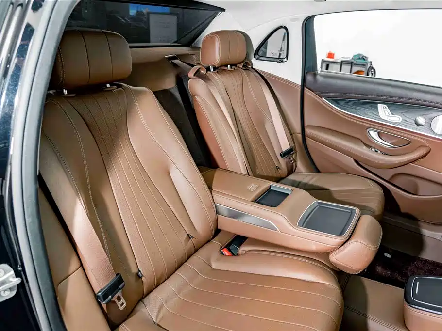 Mercedes-Benz E-Class 2022 — фото 23
