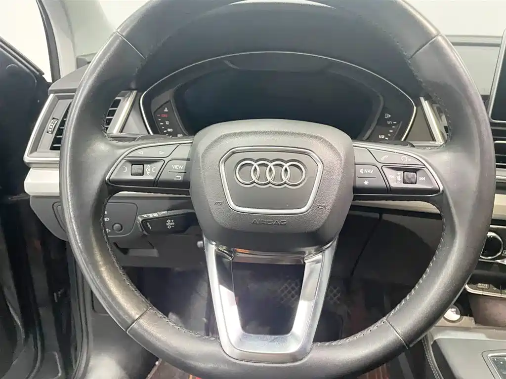 Audi Q5L 2020 — фото 11