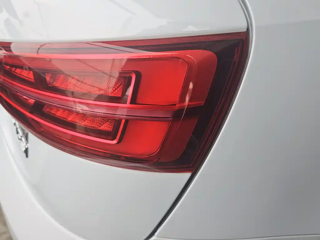 Audi Q3 2016 — фото 23