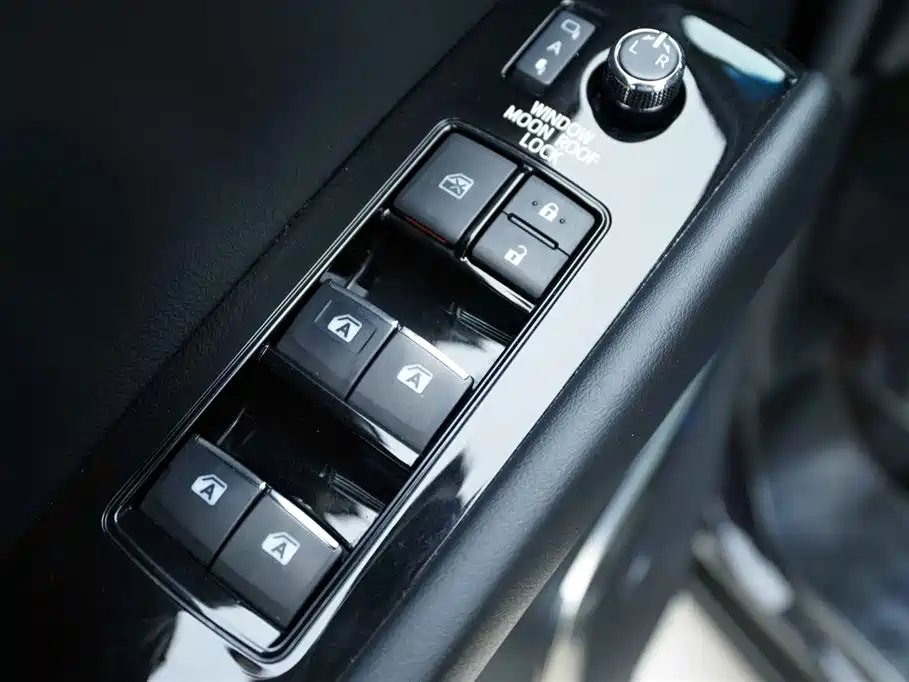 Toyota Vellfire 2020 — фото 10