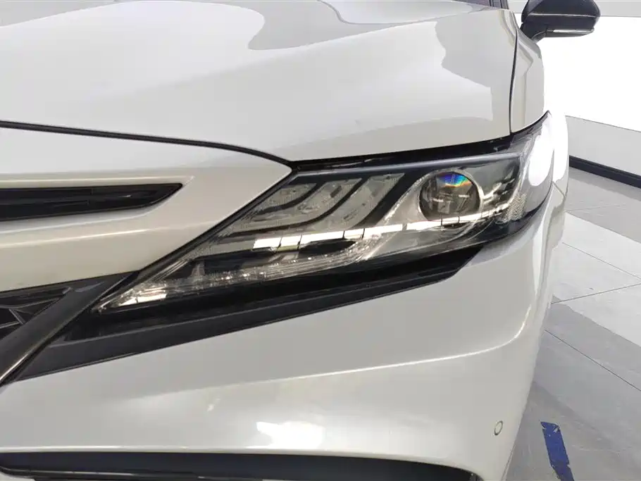 Toyota Camry 2022 — фото 5