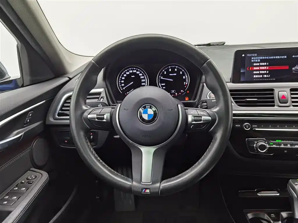 BMW 1 Series 2019 — фото 11