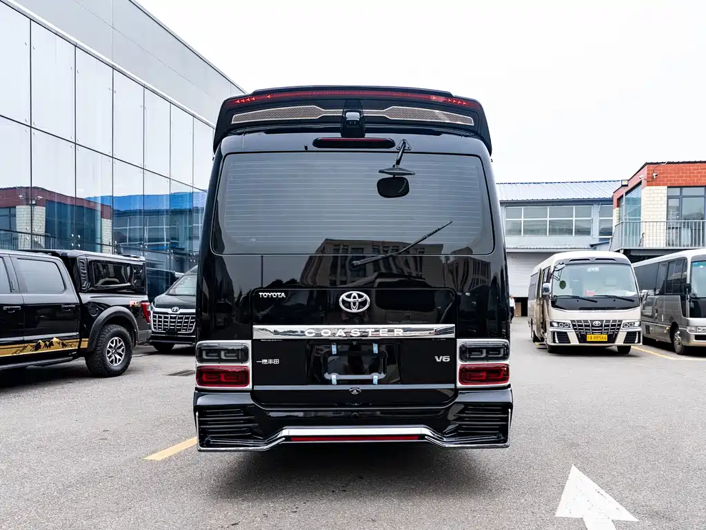 Toyota Coaster — фото 6