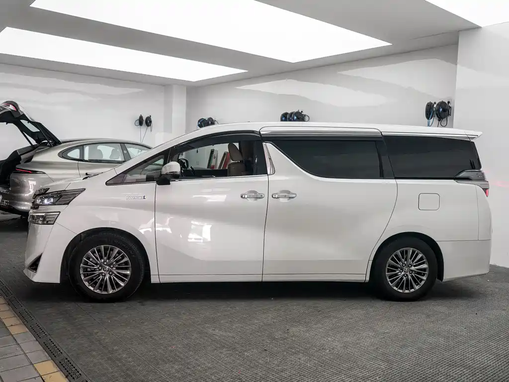 Toyota Vellfire 2021 — фото 3