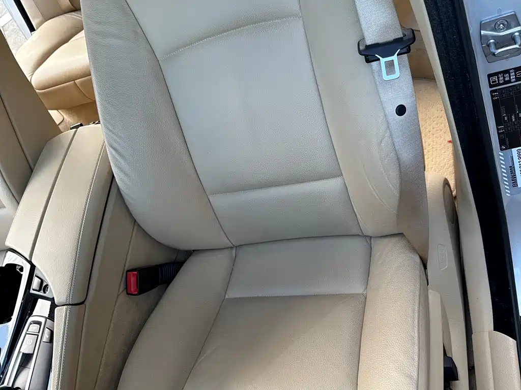 BMW 5 Series 2011 — фото 14