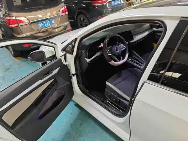 Volkswagen Golf 2024