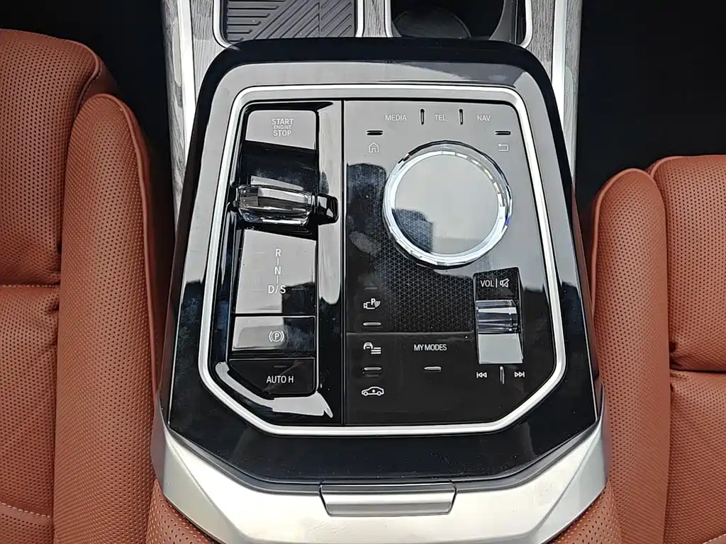 BMW 7 Series 2025 — фото 11