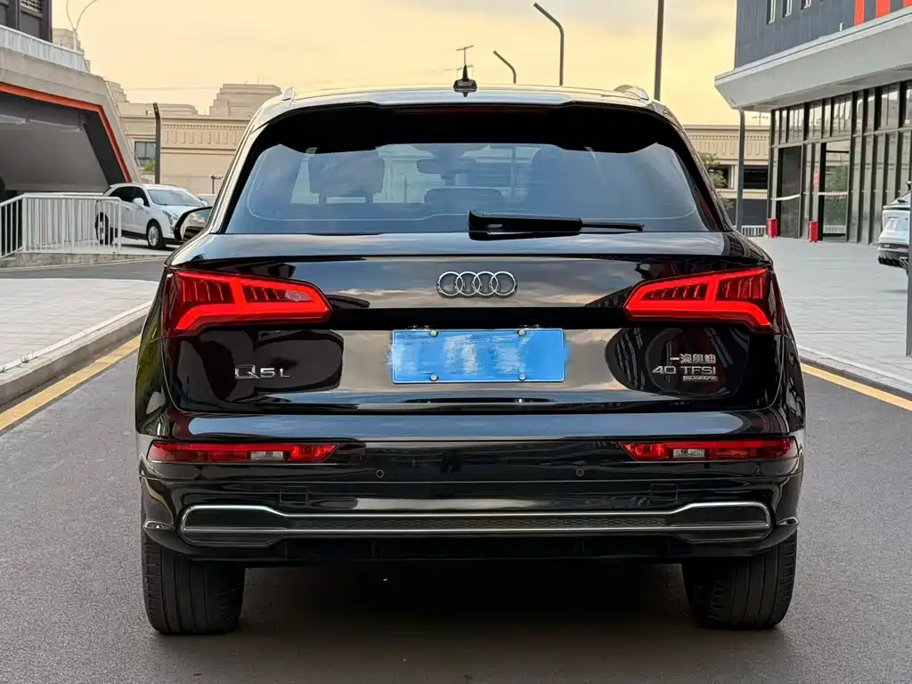 Audi Q5L 2021 — фото 8