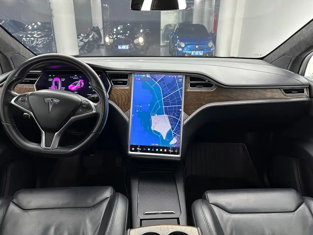 Tesla Model X 2017 — фото 28