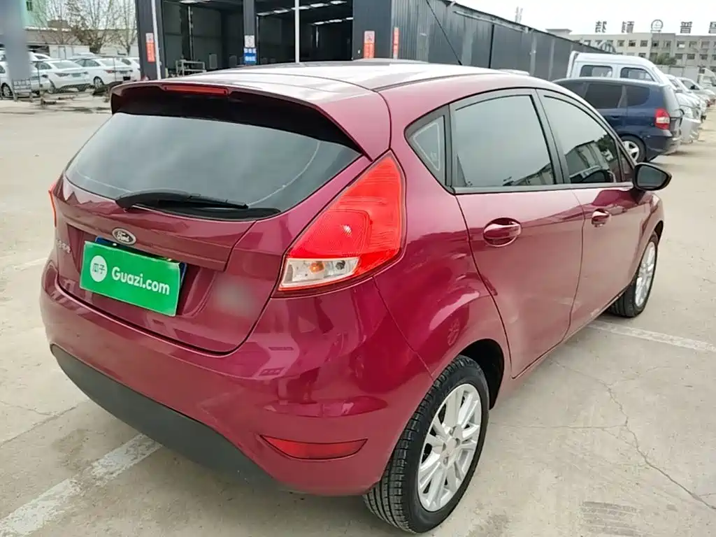 Ford Fiesta 2015 — фото 7