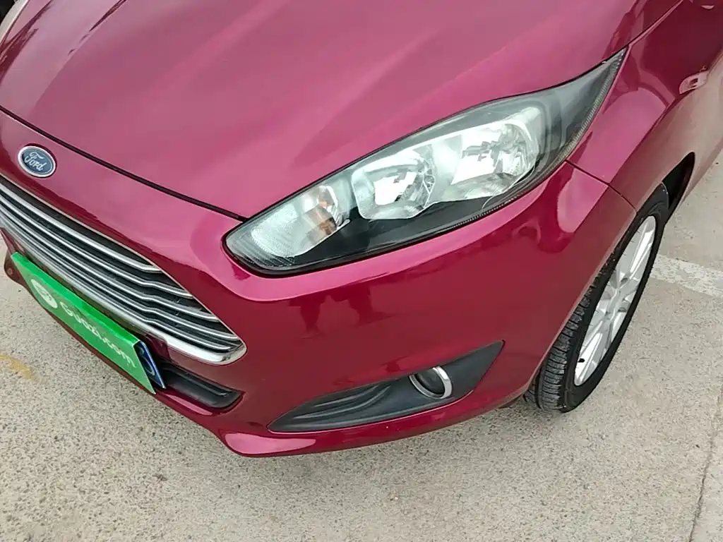 Ford Fiesta 2015 — фото 24