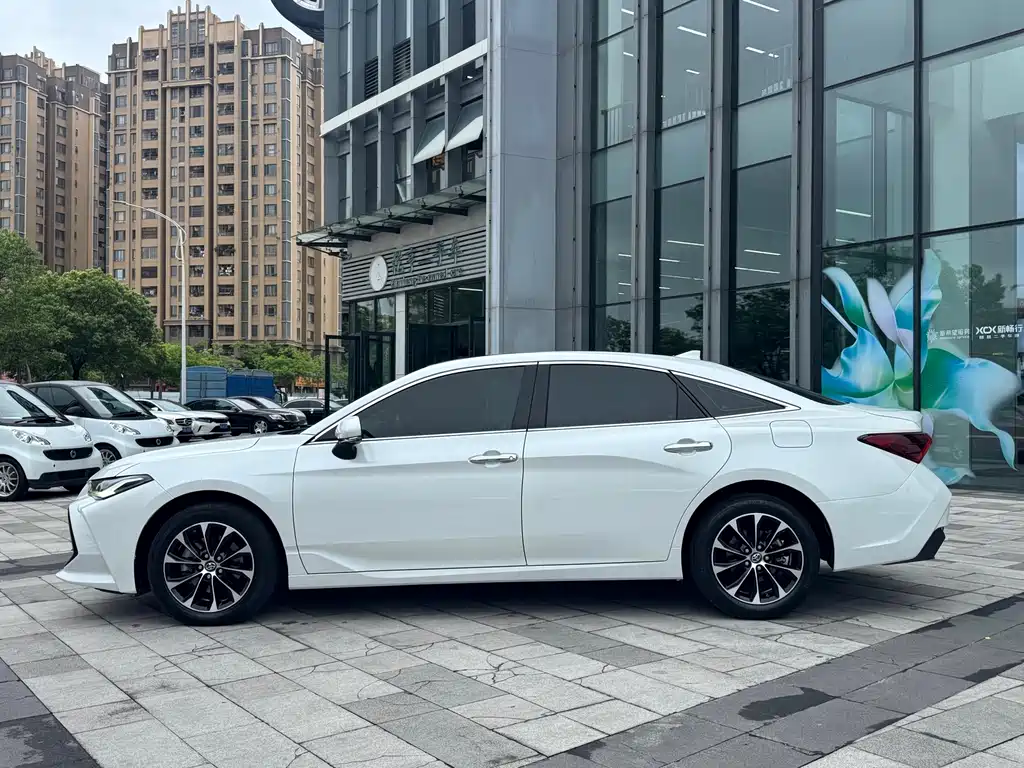 Toyota Avalon 2023 — фото 3