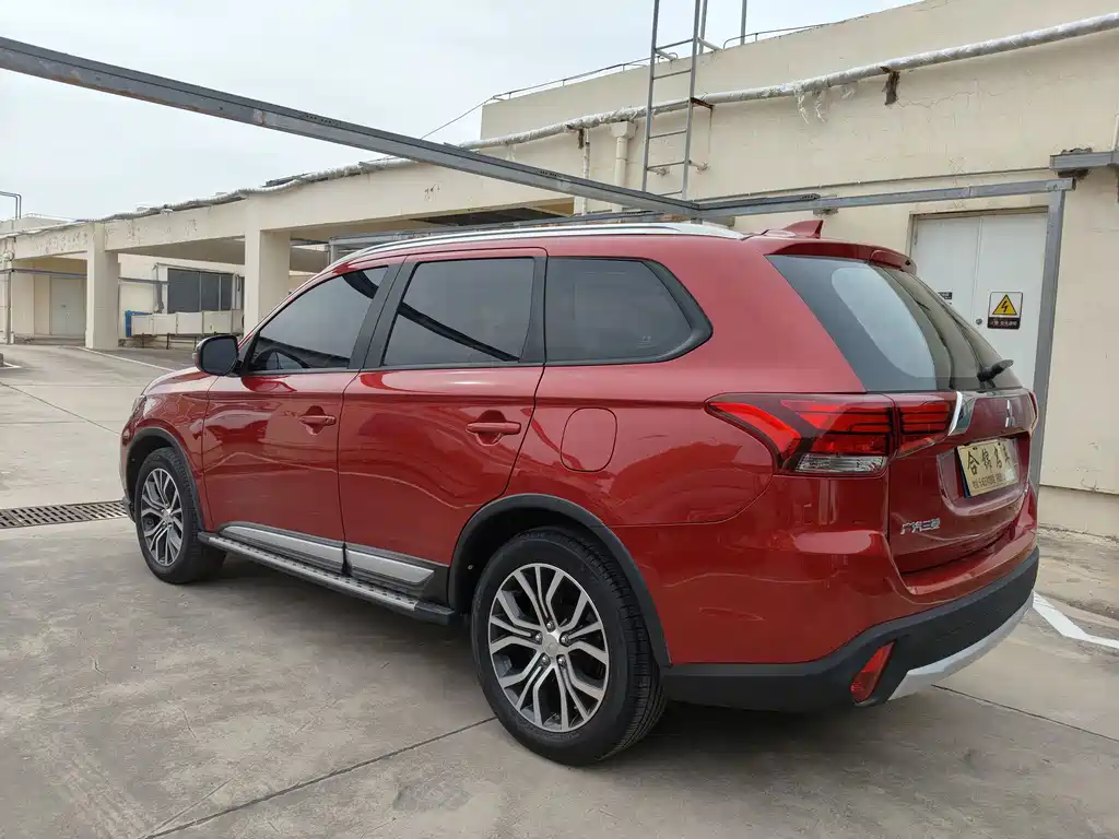 Mitsubishi Outlander 2018 — фото 5
