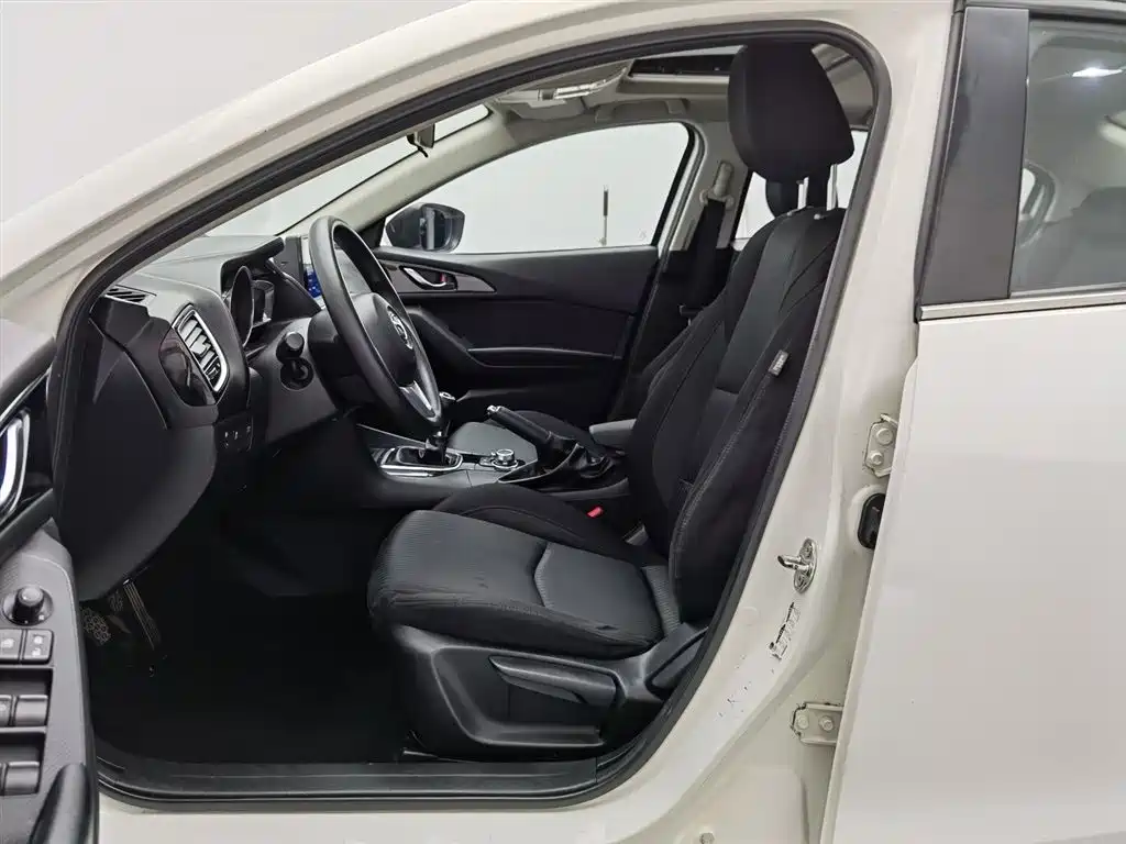 Mazda 3 Axela 2017 — фото 10