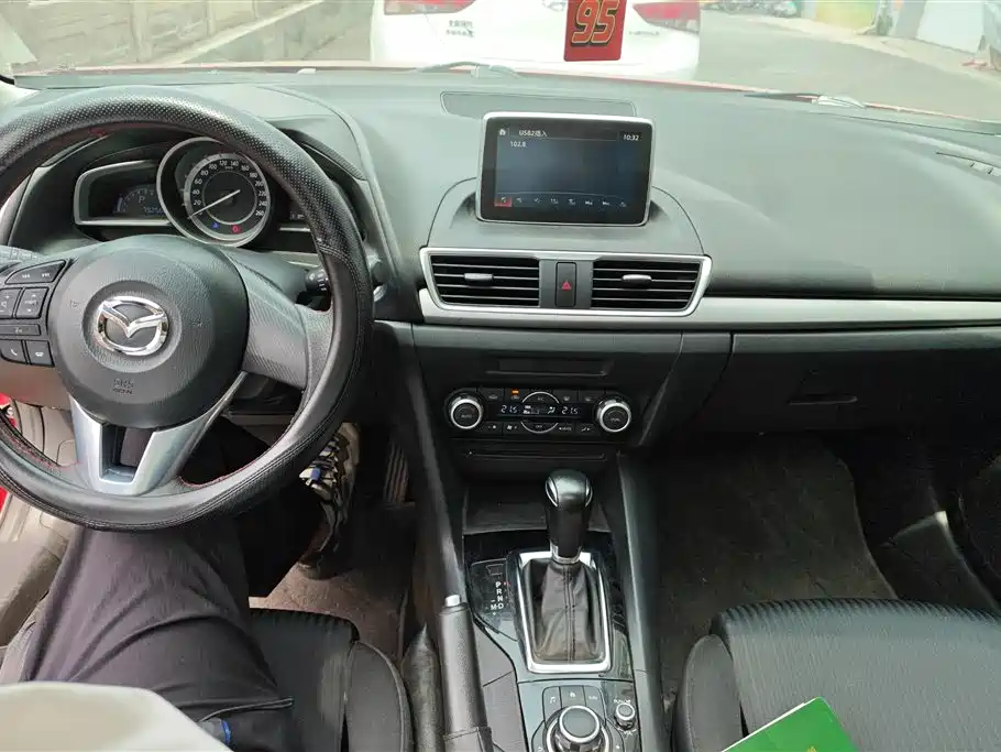 Mazda 3 Axela 2015 — фото 11