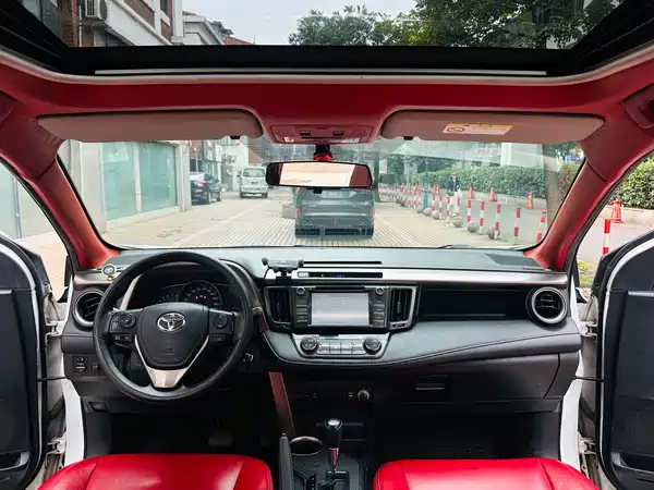 Toyota RAV4 2014