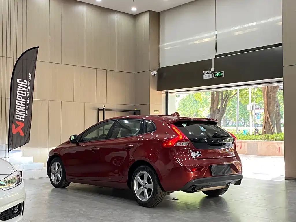 Volvo V40 2016 — фото 14