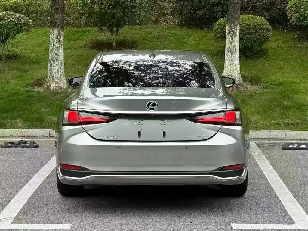 Lexus ES 2021 — фото 10