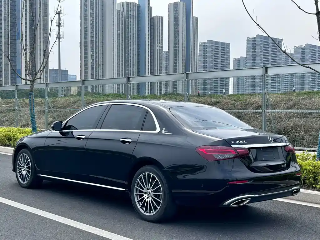 Mercedes-Benz E-Class 2022 — фото 7