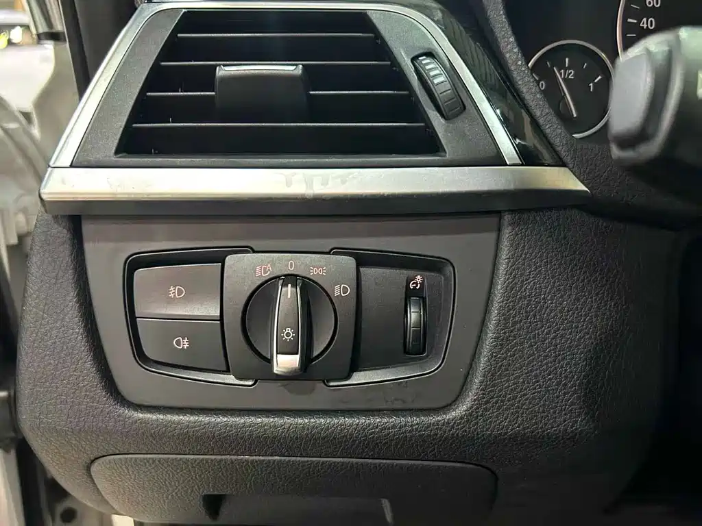 BMW 3 Series 2016 — фото 14