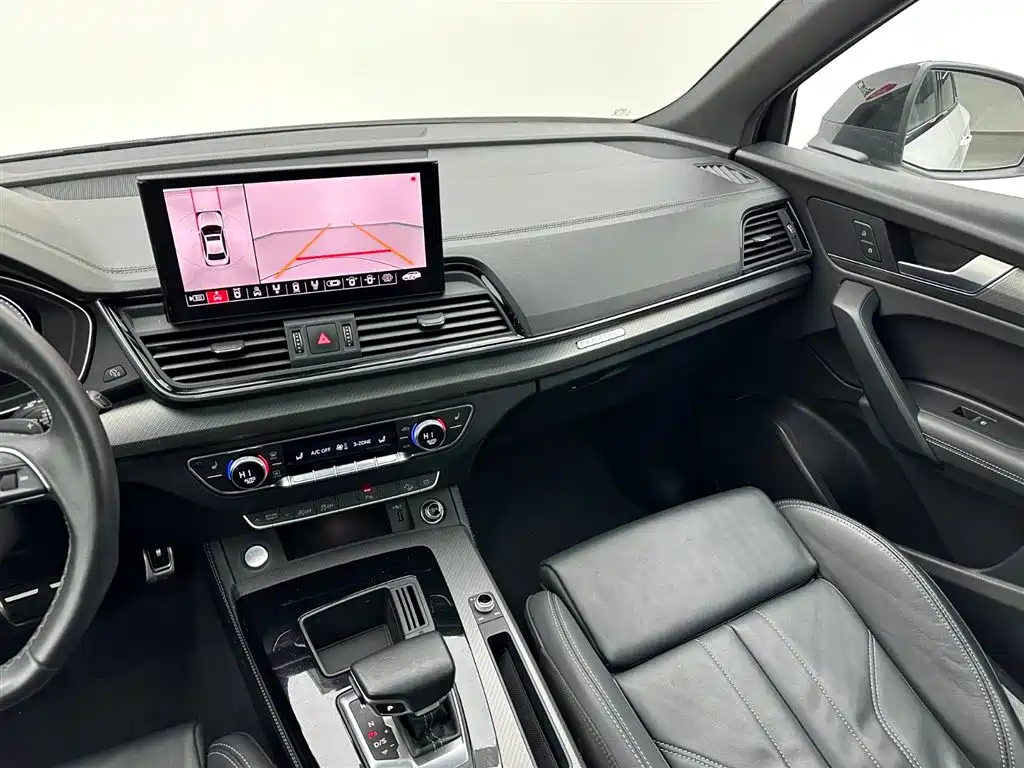 Audi Q5L 2023 — фото 14