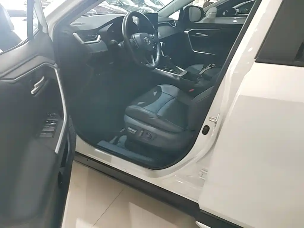 Toyota Wildlander 2023 — фото 16